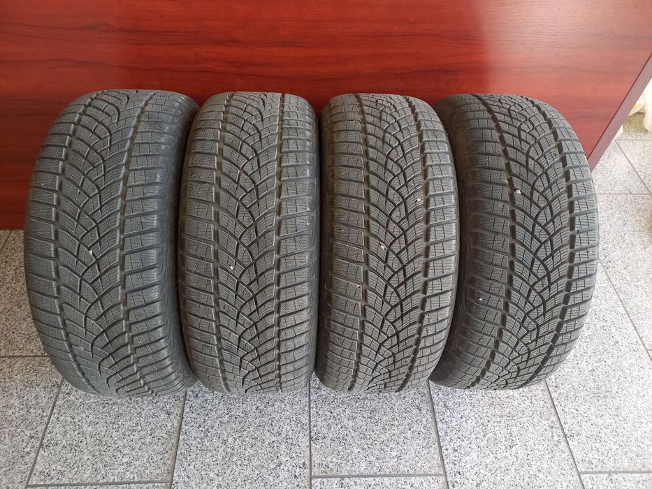 4 бр. зимни гуми 225/50 R17 GOODYEAR  ULTRAGRIP PERFORMANCE  DOT 20 Г.