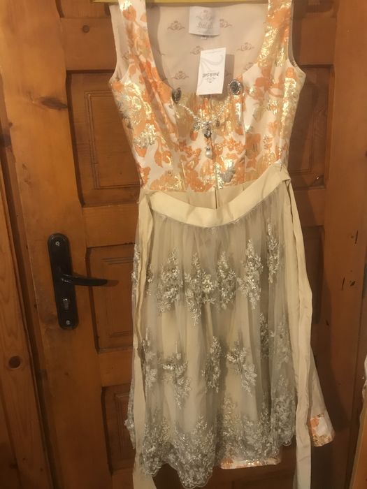 Уникална чисто нова немска носия