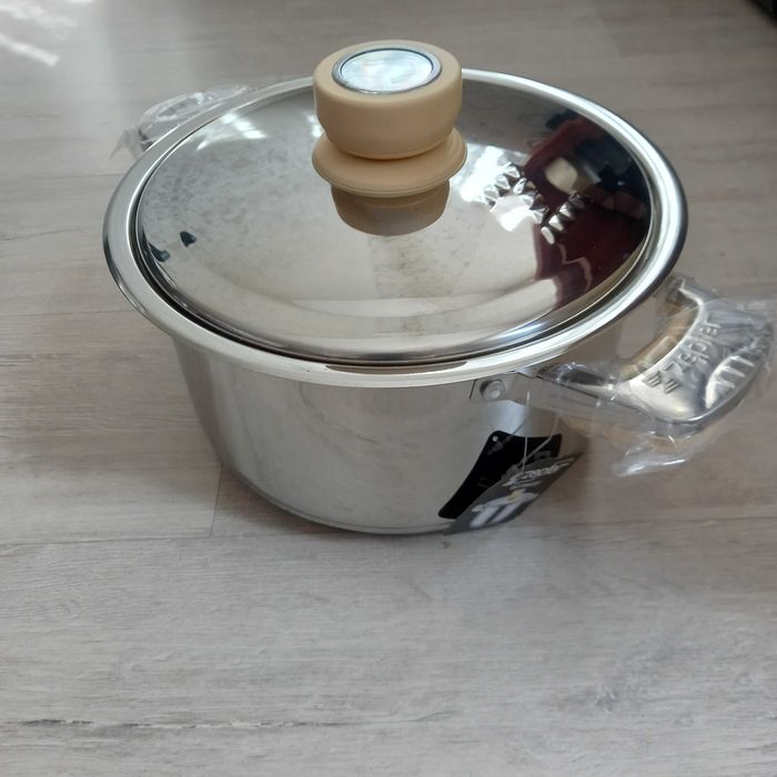 Продам набор кастрюль ,новые