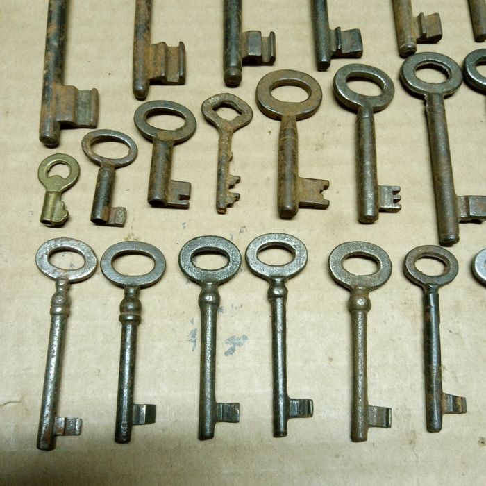 Ключове за брави на врати ретро