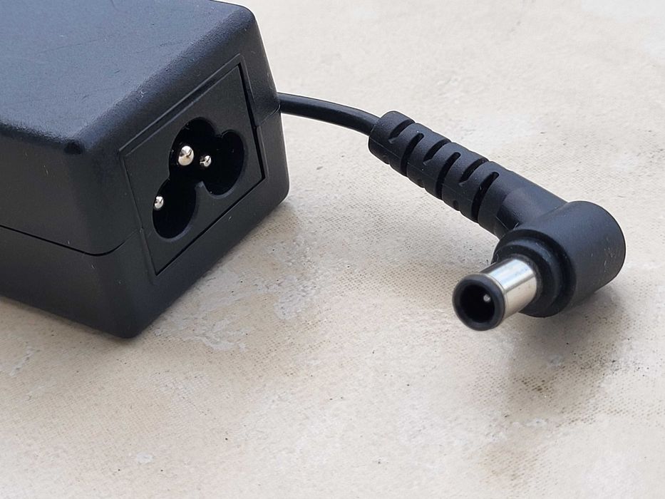 alimentator LG 19V 1,7A mufa cu pin