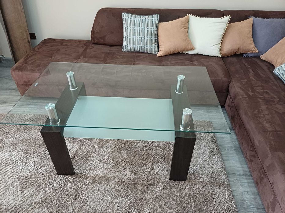 Стъклена холна маса