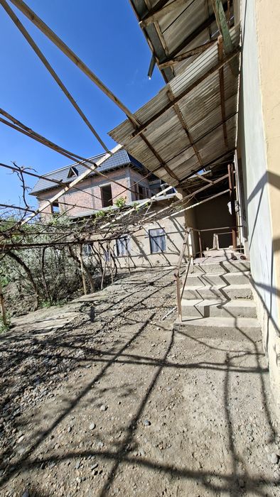 Srochna hovli sotiladi