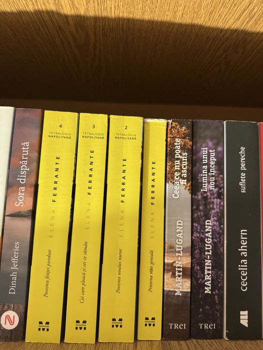 Vand carti in stare foarte buna cu ridicare doar din Brasov