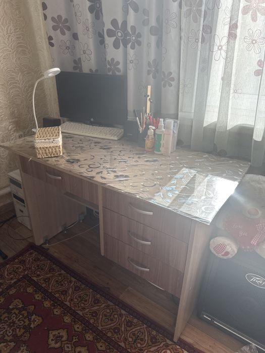 Продается письменный стол