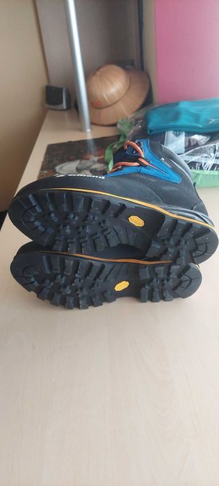 ,,SIMOND - Bocanci de munte pentru aventurile tale "