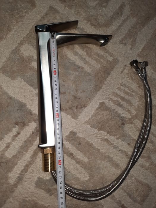 Смеситель на умывальник,  раковину.