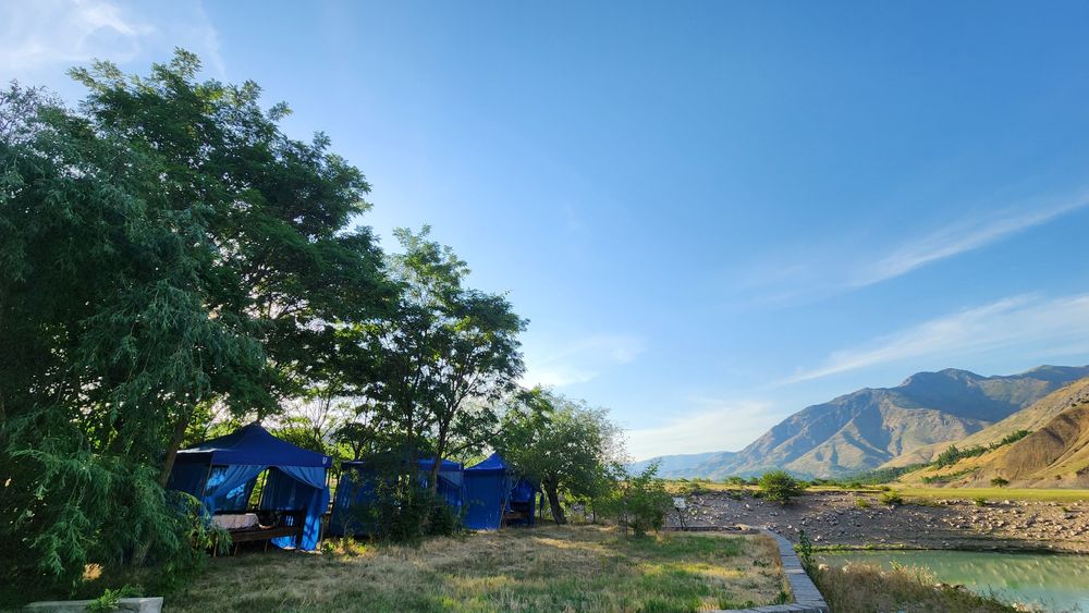 Пляж Тапчан у воды.