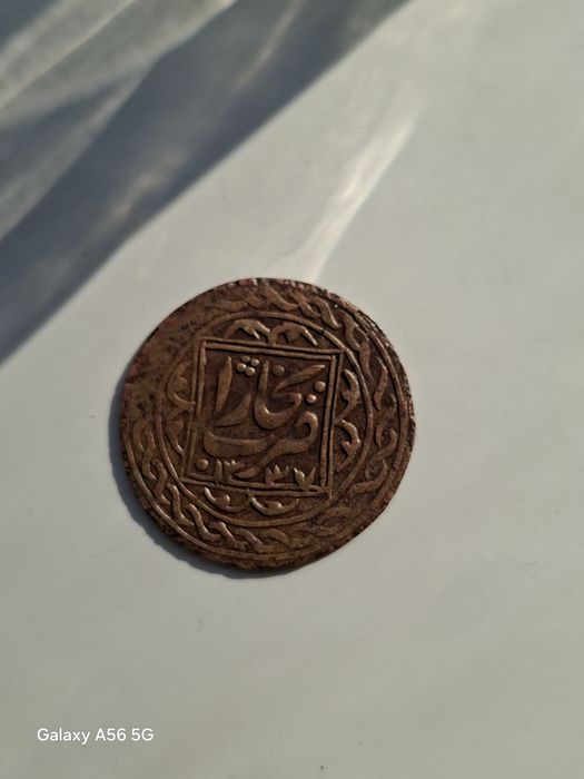 Древние монеты  5000 доллар каждая  монпта СССР ра 200000 сум