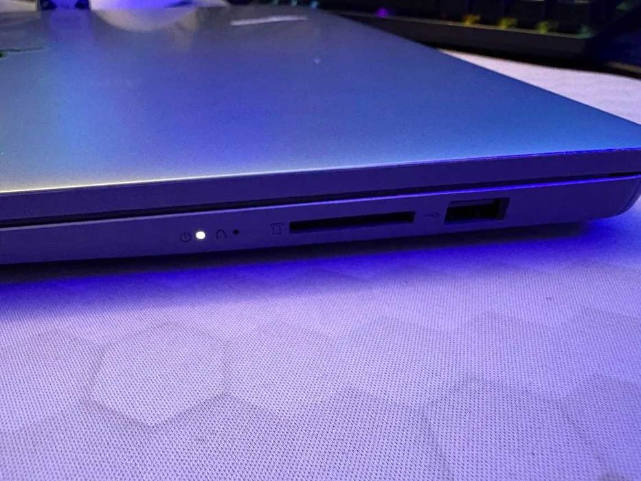 Laptop Lenovo IdeaPad 1 15AMN7 - Ryzen 5 7520U, 8GB DDR5, 512GB SSD