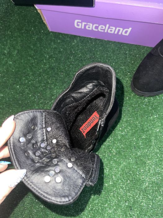 Велурени боти с капси