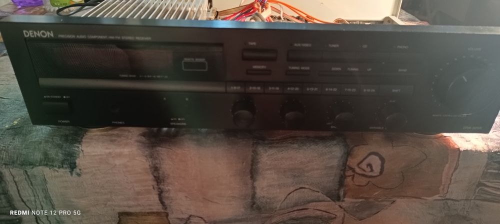 Vând o linie DENON compusă din trei piese .