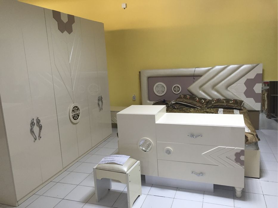 Спальный гарнитур