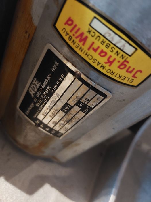 Немска колбасорезачка АDE/ 25 см нож
Работи перфектно, супер запазено