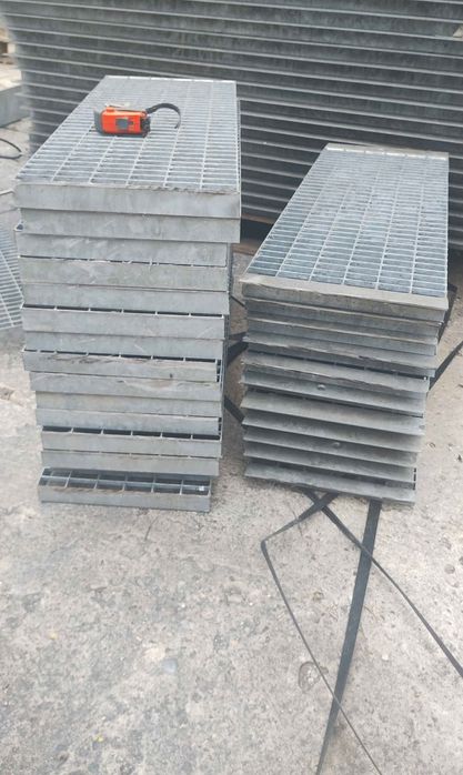 Trepte zincate 879x386