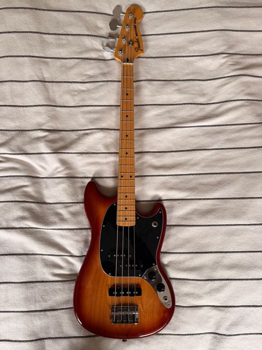 Бас китара Fender Mustang short scale 30’