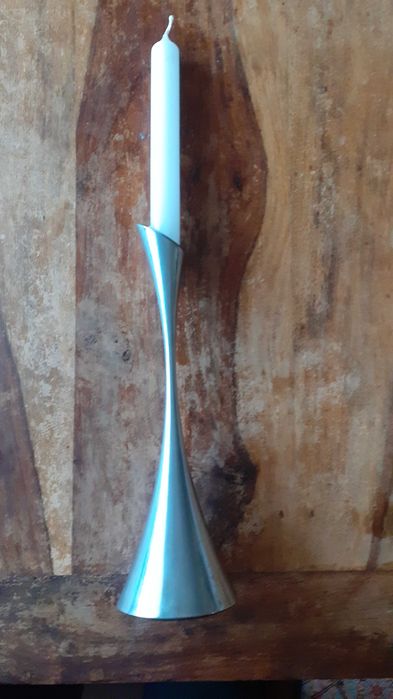 метален свещник дизайнерски, стабилен масивен хром метал, за 1 свещ