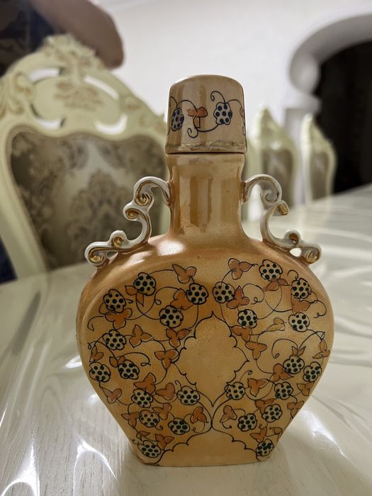 Штоф фарфоровый