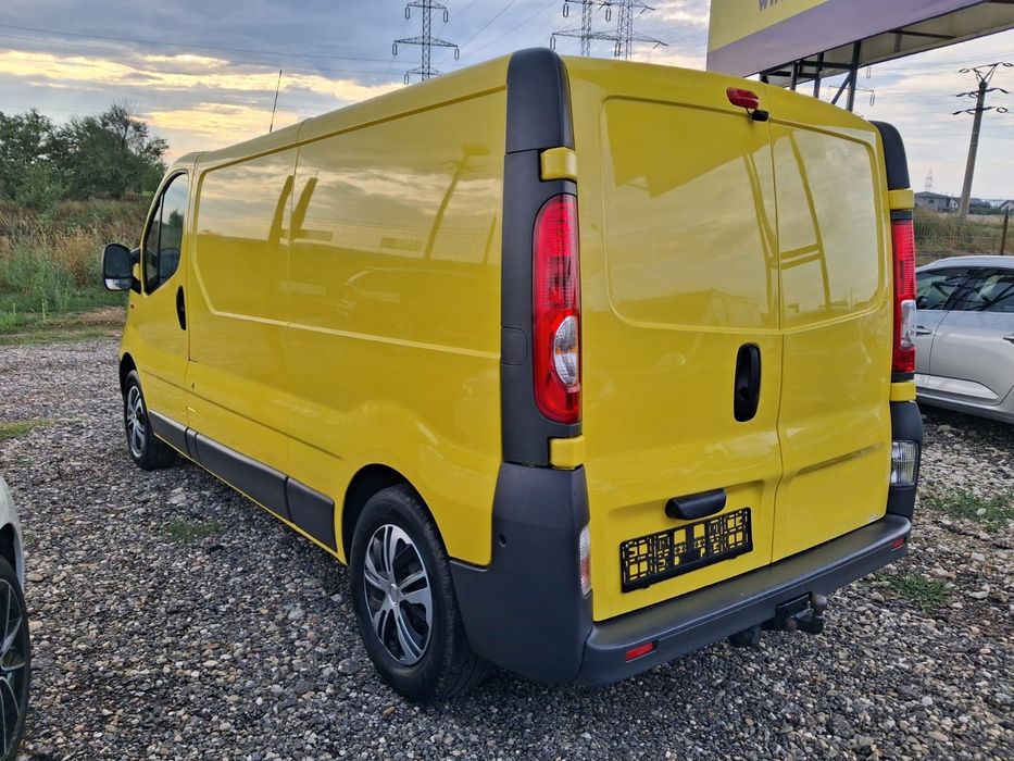 Opel Vivaro ( Renault Trafic )