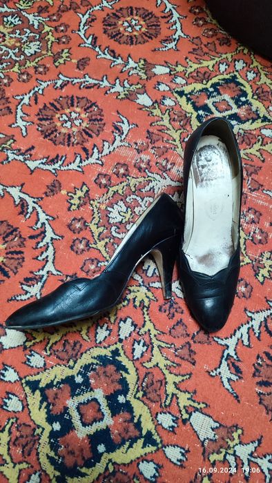 Продам  ботинки, туфли женские