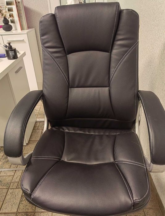 Кожени столове в перфектно състояние