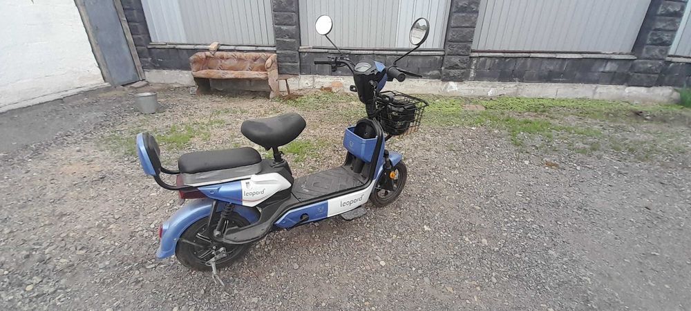 Продаю скутер Leopard