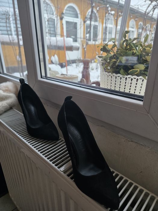 Pantofi stiletto Bershka negri