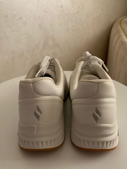 Кроссовки SKECHERS          ортопедическая стелька ArchFit