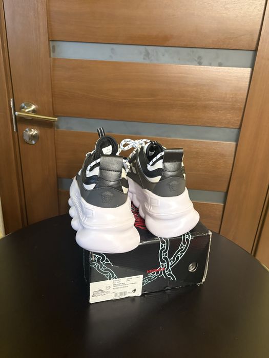 Versace chain reaction