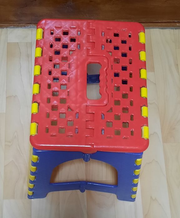 Стульчик  складной. Детский. Б/у.