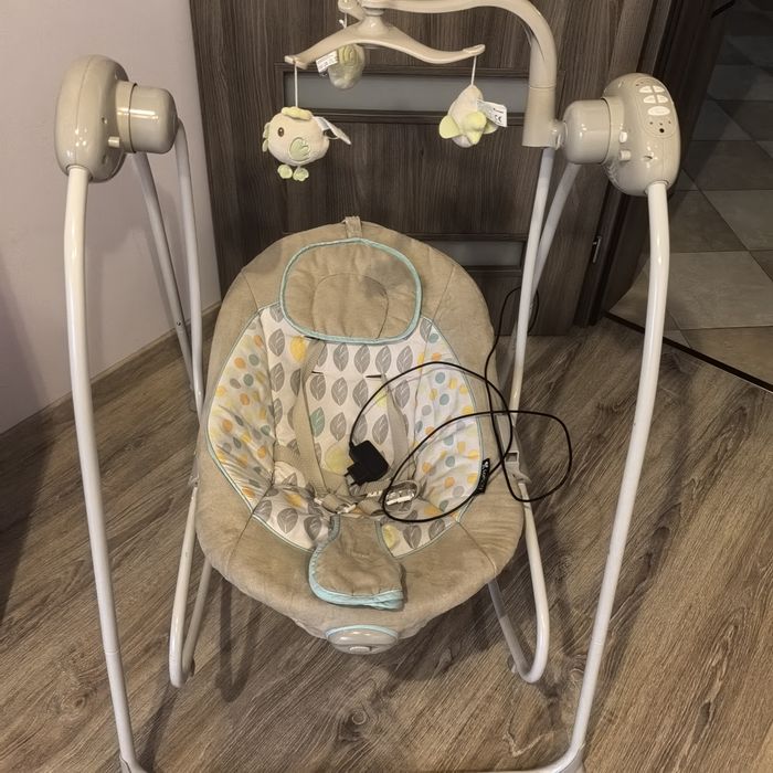 Бебешка люлка - шезлонг 
Шезлонга се отделя и поставя с щракван