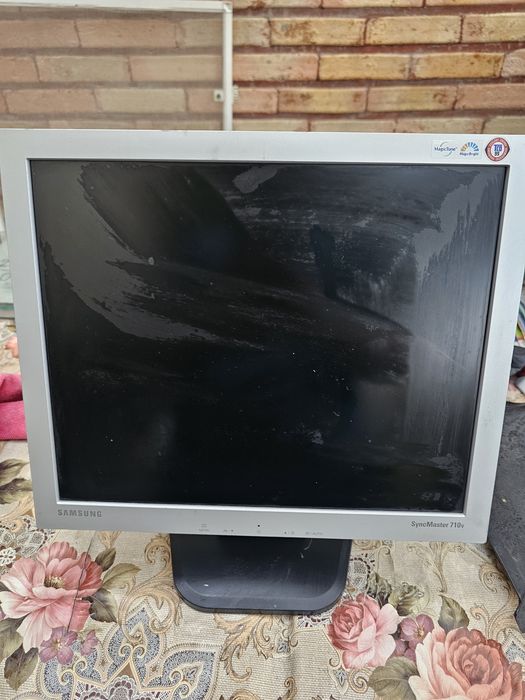 MONITOARE LCD 17" și 19" – Samsung / Hanns-G / BenQ / V7 – FUNCȚIONALE