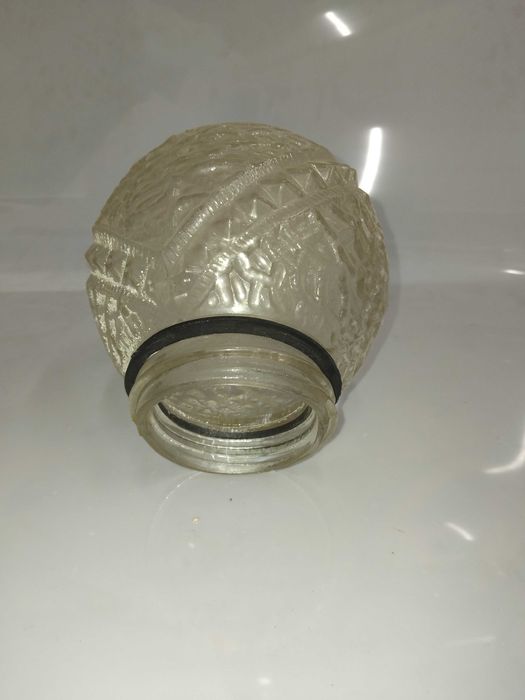 Продавам стъклени абажури за полилеи