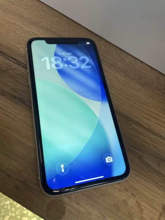 iPhone 11  на 64Gb