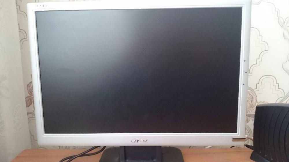 Продавам монитор 19" CAPTIVA