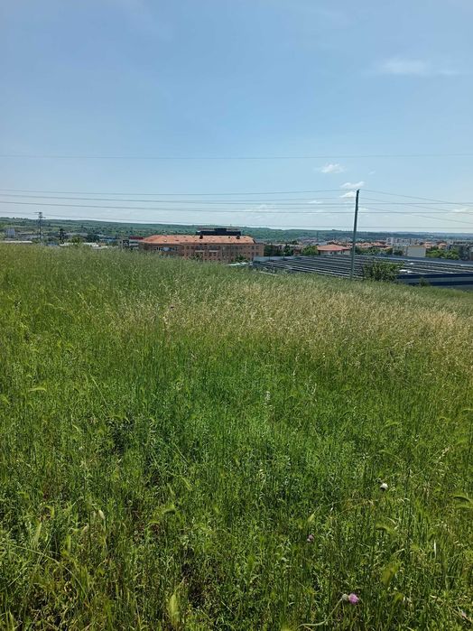 Продава парцел над супермаркет Жанет