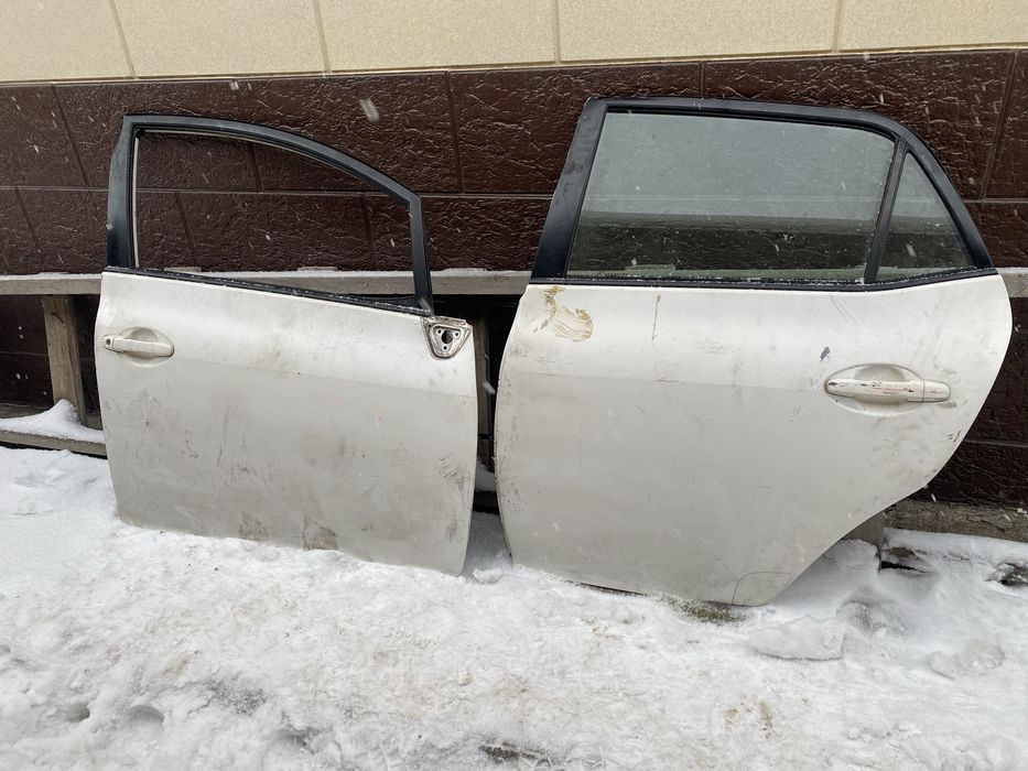 Дверь Тойота Аурис