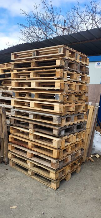 Дървени скари 120 х 80 см , с дебели трупчета и плътни дъски