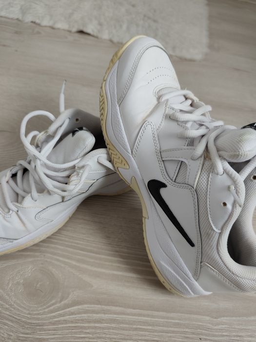 Vând ghete tenis Nike