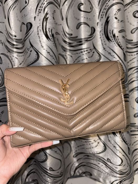 Geanta YSL.