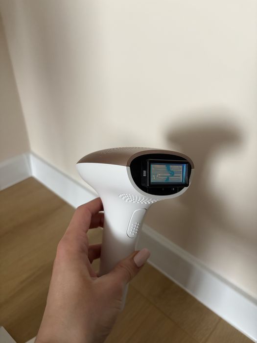 Фотоепилатор Philips Lumea 7000