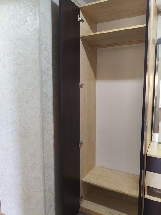 Продам прихожая шкаф