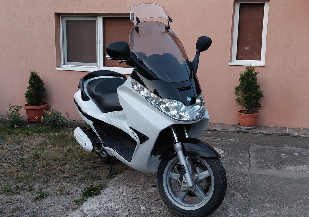 Piaggio X 8  2005