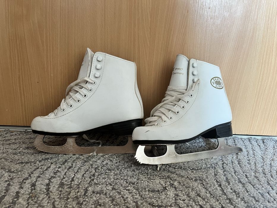 Продам коньки фигурные