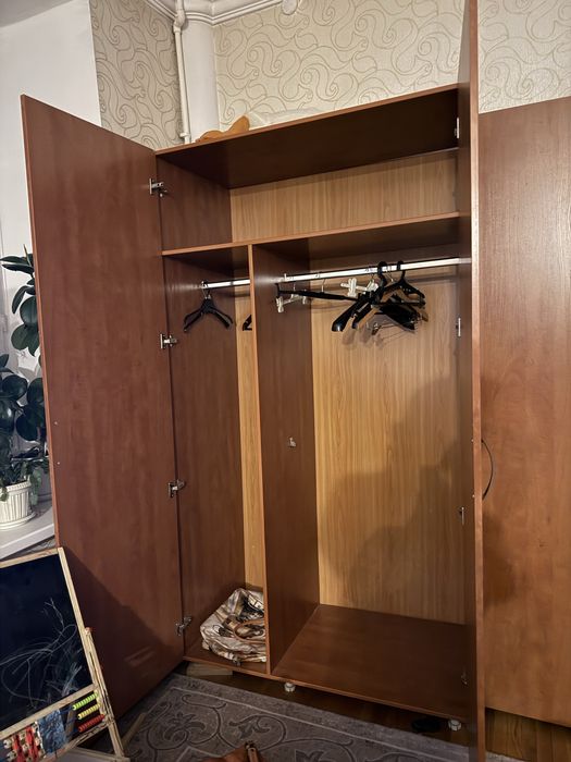 Шкафы для одежды бу