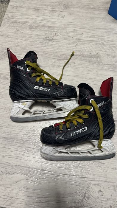 Продам детские хоккейные коньки bauer ns