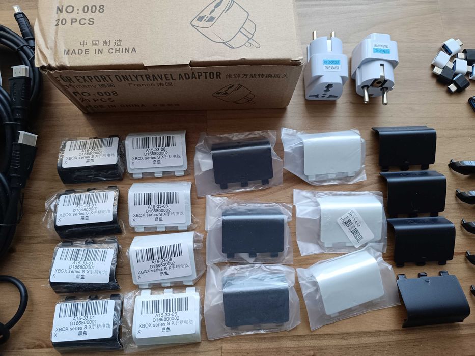 Accesorii Xbox – cabluri, adaptoare, gripuri, butoane