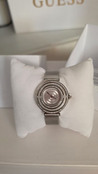 Часовник Guess дамски