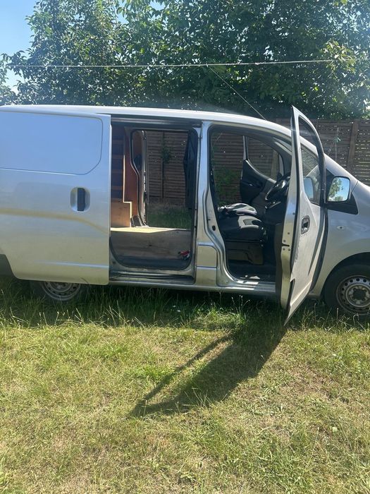 Nissan duba NV200