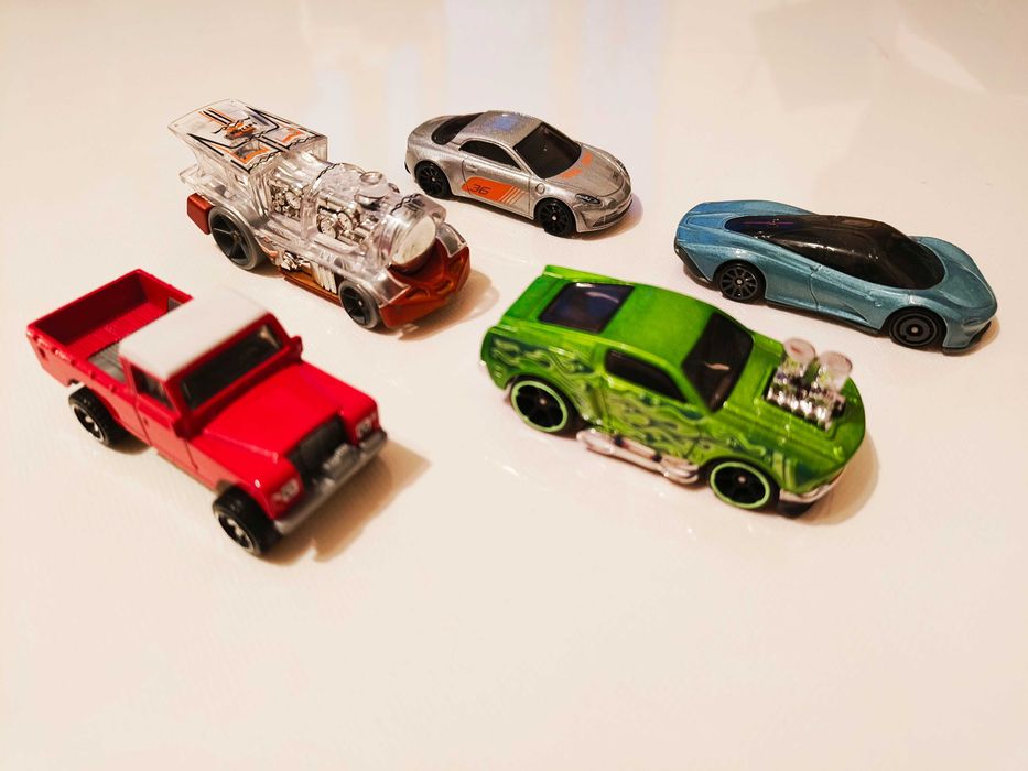 Loturi mașinuțe Hotwheels 5+ una surpriză cadou
